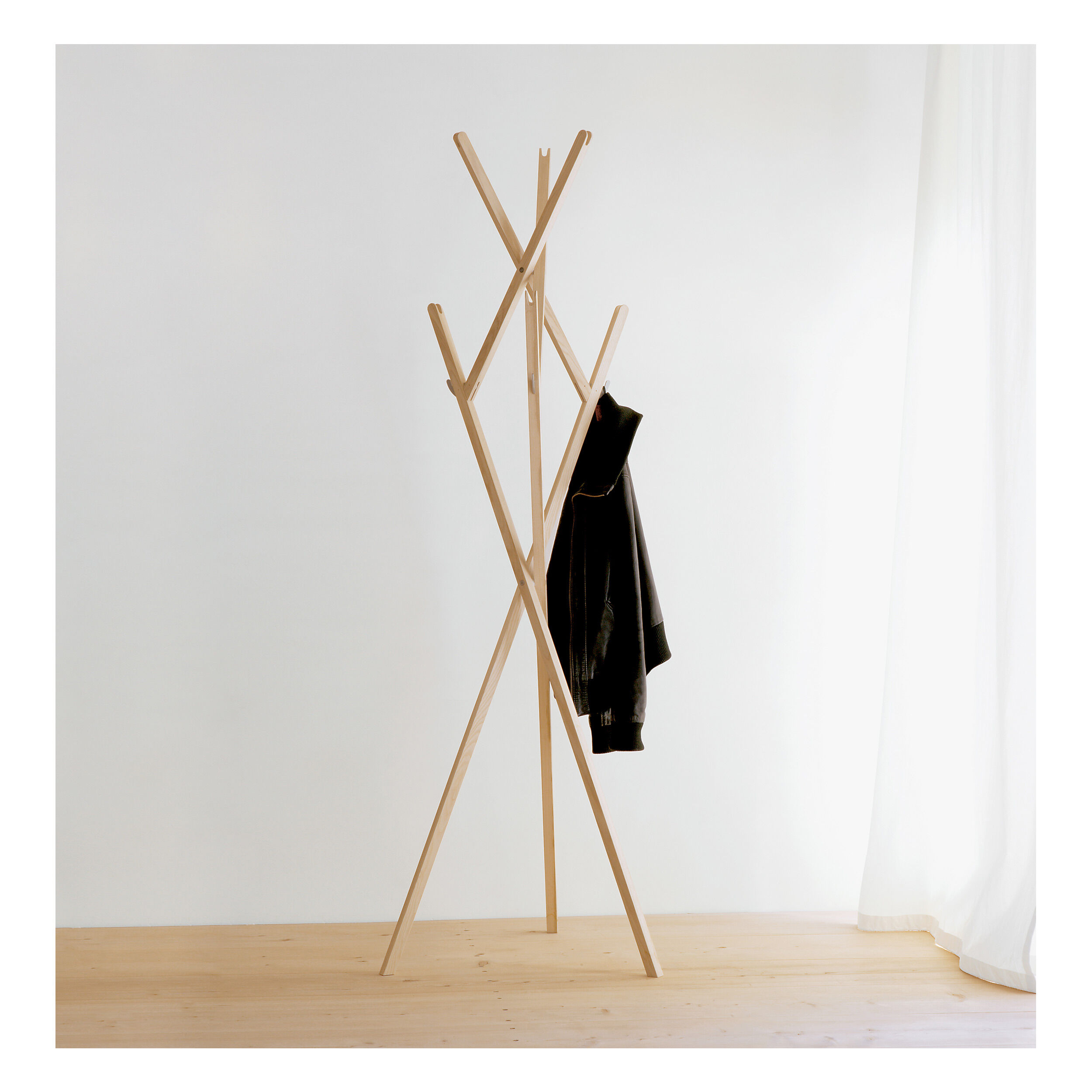 Tate coat tree top